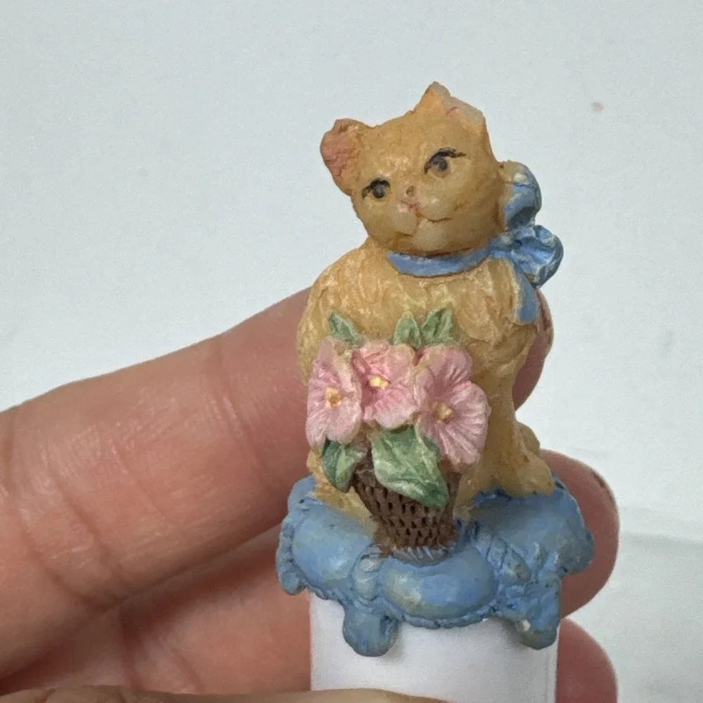 Cat And Flowers Miniature Thimble Figurine - Marked FG